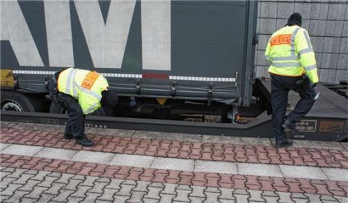 Lebensbedrohlich: Viele Flüchtlinge kommen in Güterzügen. Foto fkn