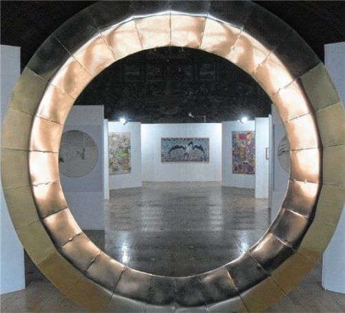 Die Messingskulptur „Der Ring“ war noch vor wenigen Wochen in der großen Wasserburger Kunstausstellung zu sehen. Foto Feichtner