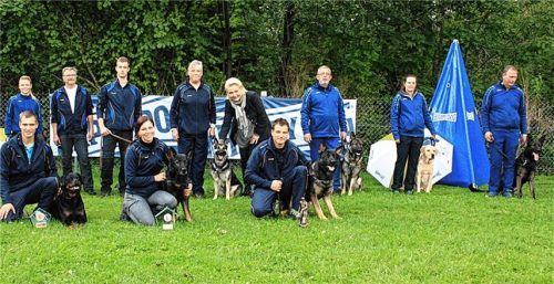 Die Schäferhunde absolvierten bravourös die Prüfungen.Foto re