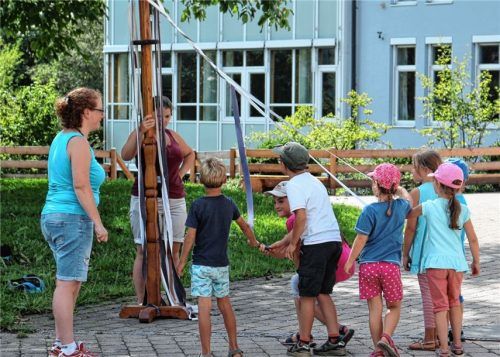 Ferienkinder sind Eggstätts Traditionen auf der Spur