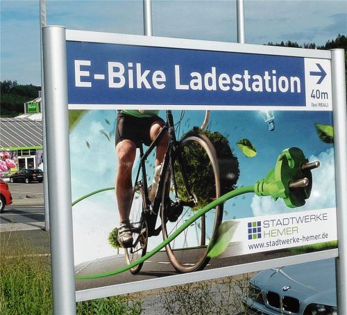 Im nordrhein-westfälischen Hemer bieten die Stadtwerke schon seit 2014 eine Ladestation für Elektro-Fahrräder an. In Rosenheim fehlen bisher solche Stationen. Die erste soll aber noch in diesem Jahr installiert werden.Foto Bi