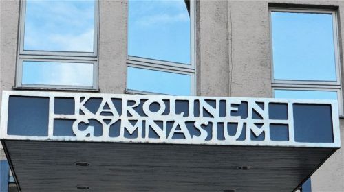 Teuerer als zuerst verabschiedet wird die Sanierung des Karolinen-Gymnasiums. Zu dem Millionenprojekt kommen nun noch einmal 2,1 Millionen Euro für die Sanierung der denkmalgeschützten Aula hinzu.Foto Archiv