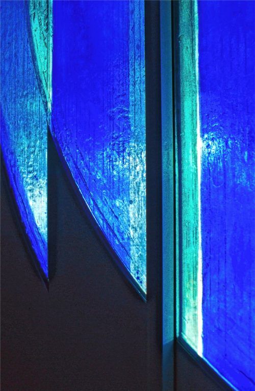 Fenster der Flughafenkapelle München. Foto fkn
