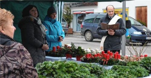 Adventskränze für guten Zweck verkauft