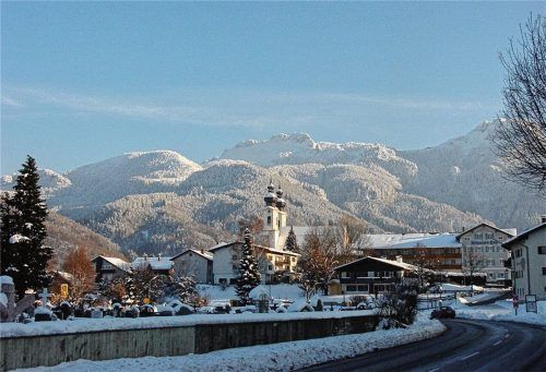 Attraktives Panorama, unattraktive Ortseinfahrt: So ist die überwiegende Meinung im Gemeinderat. Foto Rehberg