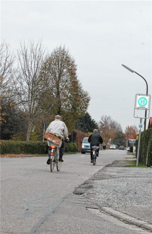 Die Wendelsteinstraße in Großkarolinenfeld soll ausgebaut werden – auch im Sinne der Radfahrer.Foto Heinz