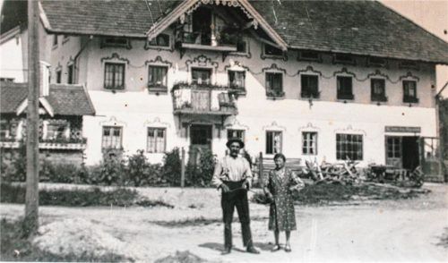 Franziska und Michael Stettner gründeten 1906 in ihrem Anwesen in Meiling 11 eine Schmiede und legten damit den Grundstein für den Familienbetrieb.