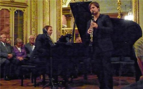 Herbert Schuch (Klavier) und Sebastian Manz (Klarinette) beim Konzert im Schlosssaal von Neubeuern. Foto  Füchtner