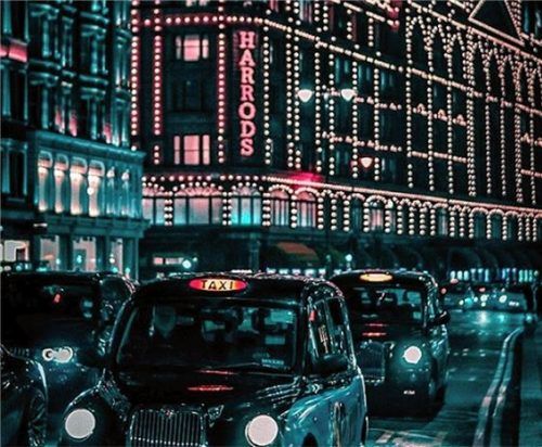 In der Weihnachtszeit versprüht London seinen ganz eigenen Zauber auf die Besucher. Foto Stansted express