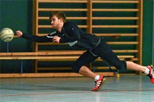Jonas Kiermaier, Stammspieler in Rosenheims Abwehrreihe, wurde in beiden Spielen voll gefordert.