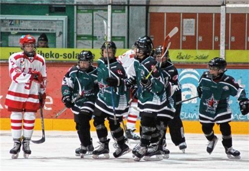 Jubel der Starbulls-Knaben nach dem Sieg gegen Landshut.