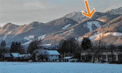 Von den Feldern vor Reischenhart aus ist deutlich zu sehen, wie der Abriss am Schrofen heute noch die Landschaft prägt.Fotos thomae