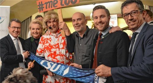 Zeigten gute Laune, obwohl sie manche Spitzen der Rathausputzfrau Franz Knarr (Dritter von links) wegstecken mussten: Landtagskandidat Klaus Stöttner, Oberbürgermeisterin Gabriele Bauer, CSU-Kreisvorsitzender Herbert Borrmann, Landtagskandidat Daniel Artmann und Bezirkstagskandidat Günther Wunsam. Foto Duczek