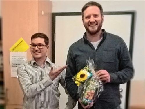 Leo Auer (links) präsentiert seinen Nachfolger Christian Hlatky. Foto re