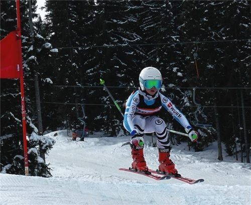 Mona Aumann vom ASV Oberwössen zeigte beim Ziener-Kids-Cross-Riesenslalom am Götschen eine sehr ansprechende Vorstellung und musste sich am Ende nur der überragenden Hannah Thalmeier vom SC Rosenheim geschlagen geben.Foto Wegscheider