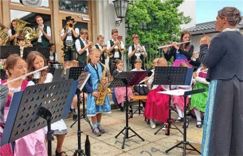 Junge Blasmusikanten spielten auf