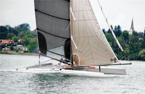 Gesamtsieger C-Cat-Segler Florian Meier (links) in voller Fahrt. Foto Niessen