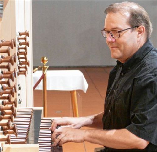 Heinrich Wimmer aus Burghausen bot lauter Orgel-Novitäten. Foto Janka