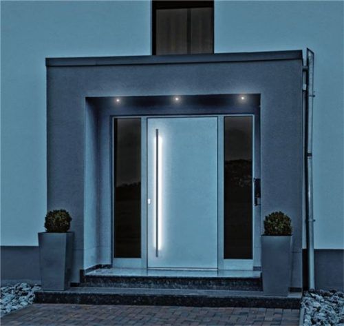 Raffiniertes LED-Licht an der Haustür. Foto VFF/RODENBERG Türsysteme