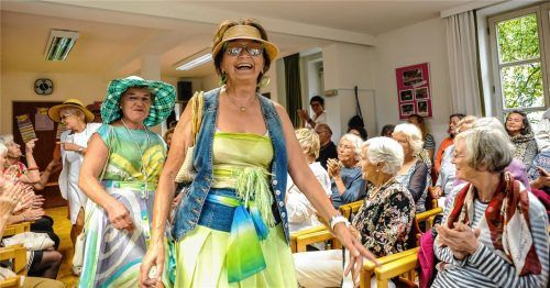 Eine Modenschau krönte das Finale der Rosenheimer Seniorenkulturtage. Foto re