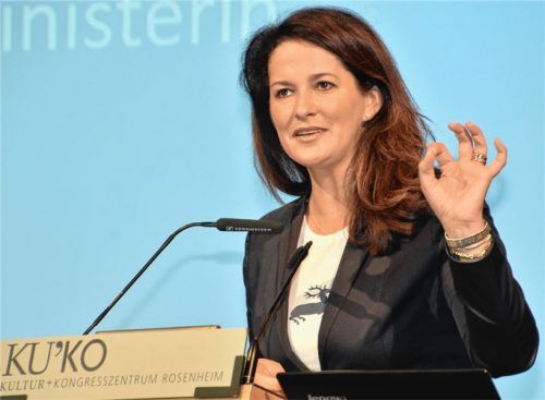Herzlich und gut gelaunt: Bayerns Landwirtschaftsministerin Michaela Kaniber beim CSU-Landwirtschaftsempfang im Kultur- und Kongresszentrum. Foto Schlecker