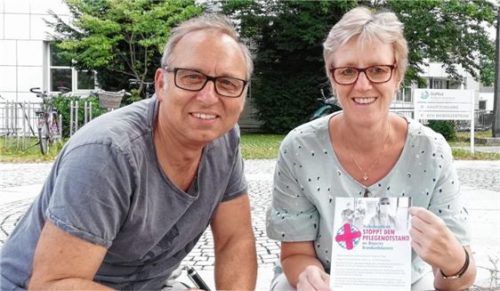 Den Pflegenotstand stoppen wollen auch Elisabeth Jordan (rechts) und Robert Metzger. Foto re