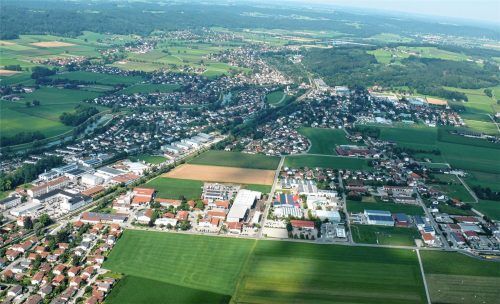 Die Marktgemeinde Bruckmühl hat viel zu bieten: Fünf kleinere und größere Gewerbegebiete sorgen in den Ortsteilen Sonnenwiechs, Hinrichssegen, Heufeld, Heufeldmühle und im Nordwesten zwischen Triftbach und Mangfall für zahlreiche Arbeitsplätze in den verschiedensten Branchen. Foto SChellmoser