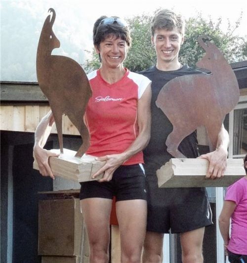 Sieger des Berglaufs um die „Geigelstoa-Gams“: Georg Steinbacher und Waltraud Berger. Foto Ski-Club Schleching