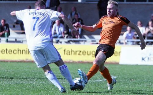Voller Einsatz von SBR-Spieler Dominik Reichmacher (rechts).Foto Fehrmann