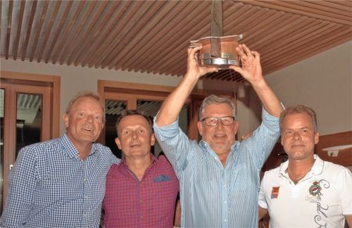 Chiemseemeister 2018 wurden Frank Stracke, Jürgen Buchner, Richard Buchner und Thomas Höhensteiger (von links).Fotos Niessen