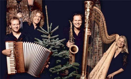 Ein altes Notenheft in einem Keller war der Auslöser für Andreas Hinterseher, D. D. Lowka, Mulo Francel und Evelyn Huber, sich mit Weihnachtsliedern zu beschäftigen. Foto re
