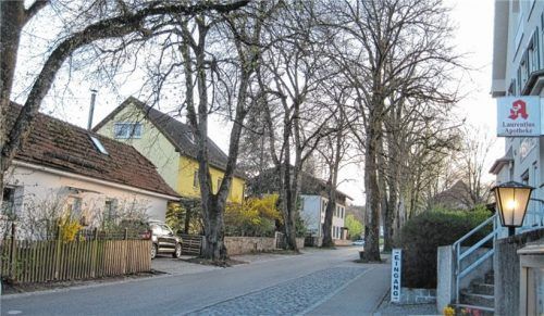 Um diesen Bereich in der Bahnhofstraße in Obing ging es im Gemeinderat. Eine Machbarkeitsstudie schlägt verschiedene Varianten zur Neugestaltung des Areals vor. Foto Graichen