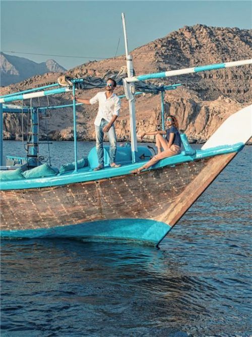 Eine Landschaft, die an Fjorde erinnert, prägt den Norden von Oman, rund um die Exklave Musandam. Foto djd/Sultanate of Oman
