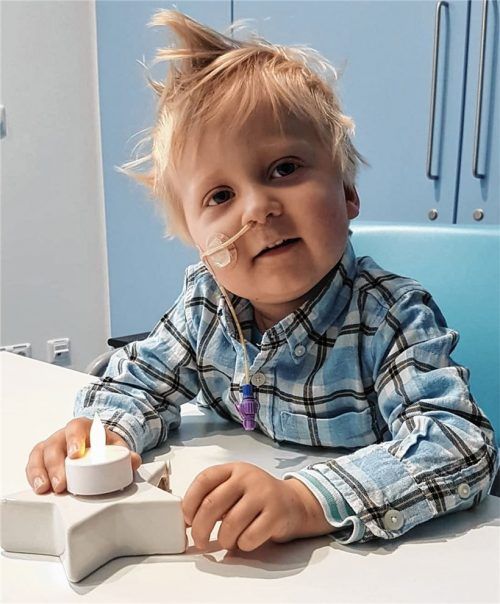 Kleiner Kämpfer: Raphael wartet derzeit in der Haunerschen Kinderklinik in München auf den Beginn der sogenannten CAR-T-Zell-Therapie. Foto re