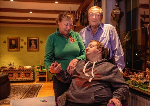 „Vielleicht klingt es für manche komisch“, sagen Christa und Andreas Krug aus Bad Endorf, „aber wir sind stolz auf unseren Andreas“. Foto Thomae