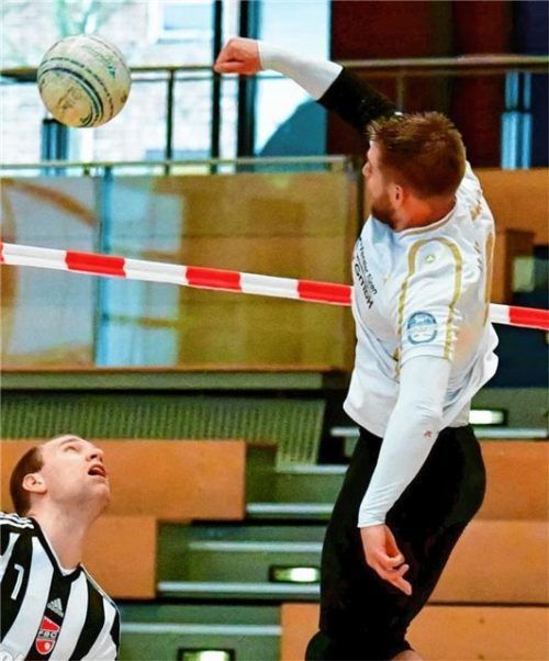 Wie Rosenheims Angreifer Patrick Schiep (rechts) so ist auch das MTV-Team in der Liga derzeit deutlich obenauf.