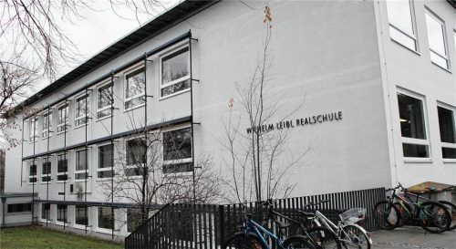 Wird modernisiert: die Wilhelm Leibl Realschule Bad Aibling.Foto Reisner