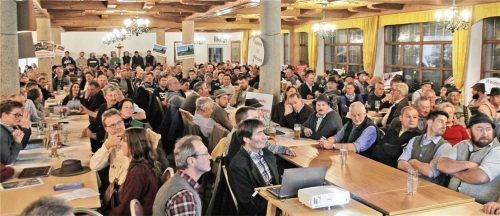 Zum Bersten voll: Die Kundgebung des Bayerischen Bauernverbandes stößt auf reges Interesse. Fotos Reisner