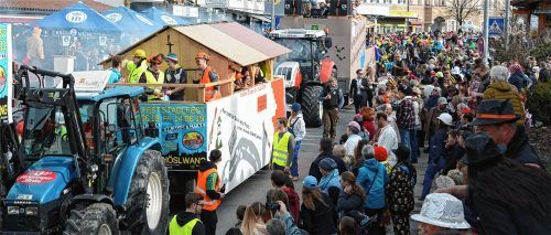 Beste Stimmung herrschte gestern beim Bad Endorfer Faschingszug. Beklatscht wurden die zahlreichen und amüsanten Motivwagen.Fotos ammelburger