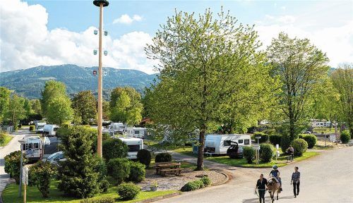 Blick auf das Feilnbacher Campingplatzareal mit seinen Buchten und Reitmöglichkeiten.Fotos BÜRTIN WERBEAGENTUR