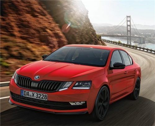 Das Designthema „Rot“ setzt sich auch im Inneren fort. Foto Auto-Medienportal.Net/Skoda