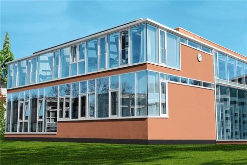 Das neue zentrale Bürogebäude der Gesundheitswelt Chiemgau. Nach dem Einzug liegt der Fokus nun auf der Verschönerung des Außenbereichs. Foto GWC