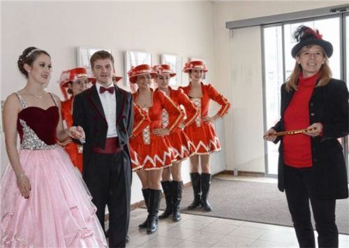 Faschingsgilde und Prinzenpaar haben Bürgermeisterin Doris Laban den Rathausschlüssel zurückgegeben Foto Ammelburger
