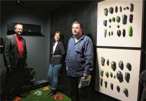 Christian Heß, Olena Balun und Peter Pohl inmitten der aktuellen Ausstellung „Imago“, welche die Metamorphose von Insekten thematisiert. Foto heuser