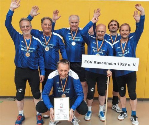 Der ESV Rosenheim hat den Titel erfolgreich verteidigt: Lothar Link, Günter Hebling, Jörg Ramel, Jochen Fagel, Manfred Jungwirth, Uwe Schäfer und Josef Waritschlager (von links).