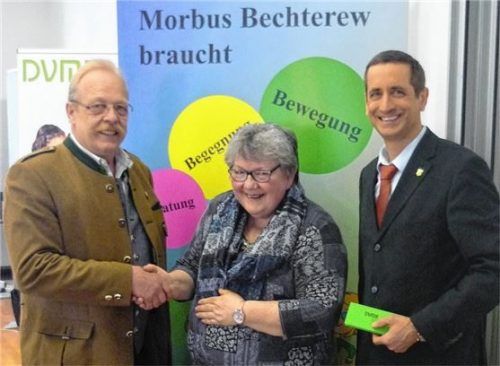 Frühjahrstreffen der DVMB in Bad Endorf: Zweiter Bürgermeister Wolfgang Kirner mit der LandesvorsitzendenChrista Schneider und Kurdirektor Peter Helfmeyer (von links).Foto Ammelburger