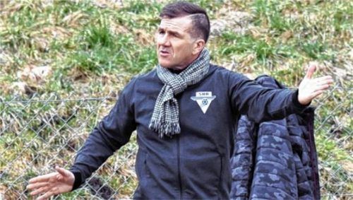 Walter Werner, der in der Winterpause das Traineramt beim SB Rosenheim übernahm und den Klassenerhalt in der Fußball-Landesliga Süd schaffte, hört auf. Foto  Ziegler