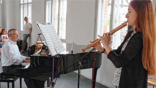 Hochkonzentriert: Hannah Schneider beherrscht ihre Altblockflöte auch bei schweren klassischen Stücken.