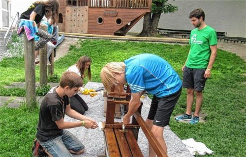 Pfarrsaal und Kindergarten der Pfarrei Großkarolinenfeld renovierten die fleißigen Pfadfinder in Großkarolinenfeld.Foto re