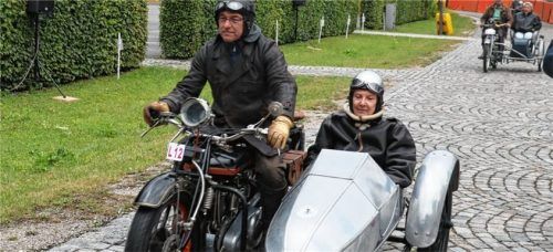 Seitenwagenrennen – eine Attraktion für die Zuschauer seit 100 Jahren: das historische „Royal Enfield“-Gespann von 1919.Foto rehberg